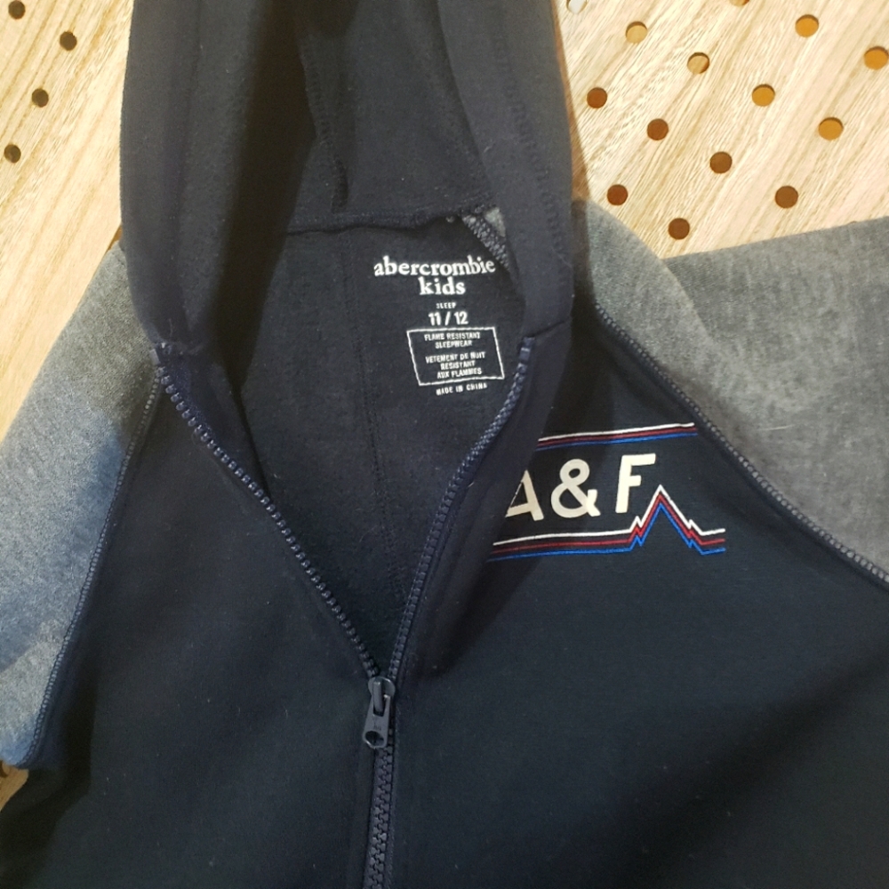 A&F full body sweat shirt zip up hoodie